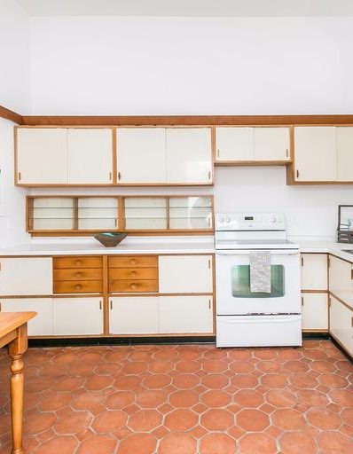 13 Branchwood Ct. kitchen cabinets