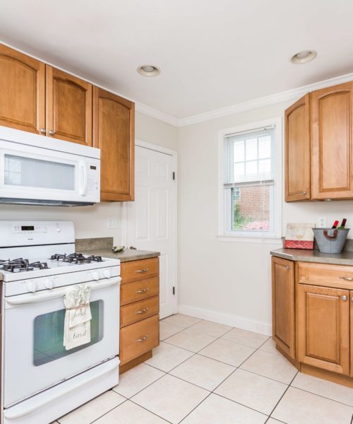 4416 Springwood Ave. kitchen cabinets