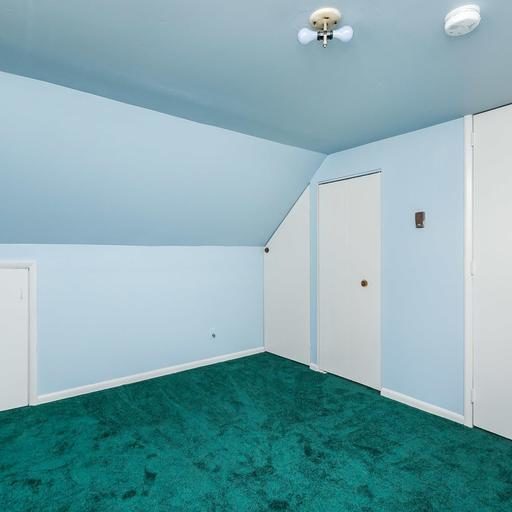 302 Breslin Rd. blue walls in third bedroom
