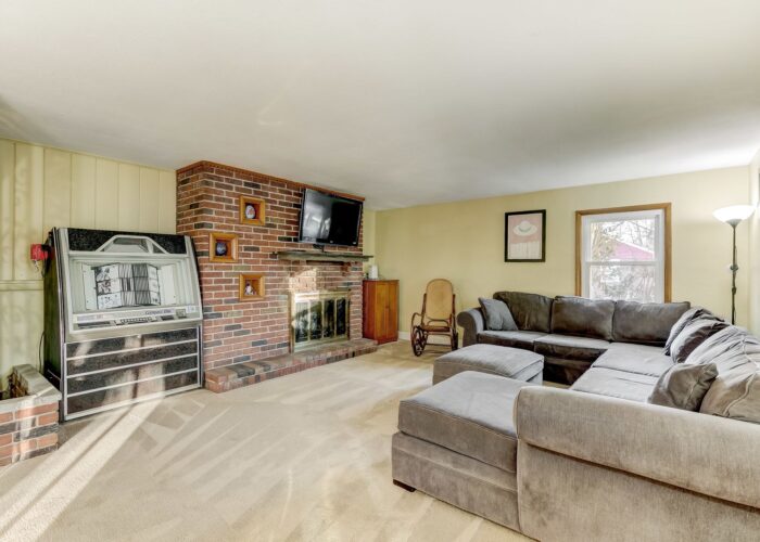 9502 Buckhorn Road, rec room with fireplace