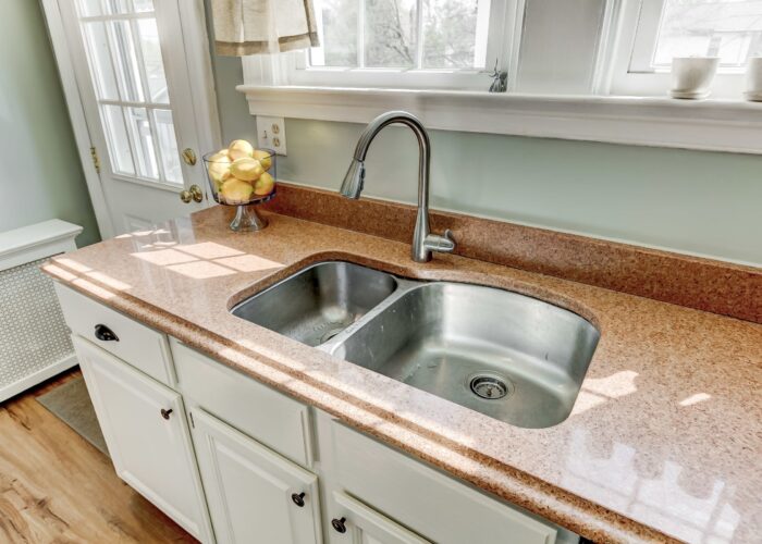2821 Bauernwood Ave, kitchen sink