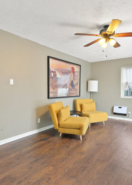 2518 Wycliffe Road, spacious living area
