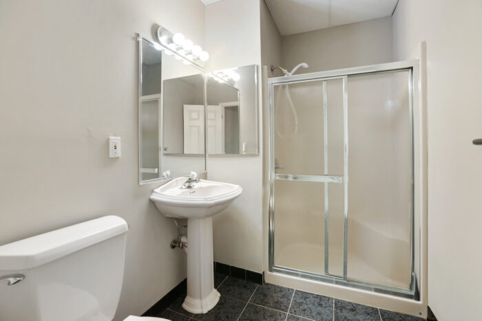 7516 Riddle Avenue, in-law suite bathroom